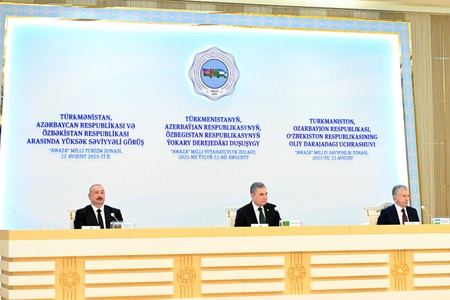 Azərbaycan, Türkmənistan və Özbəkistan liderlərinin iştirakı ilə sənədlər imzalanıb - YENİLƏNİB