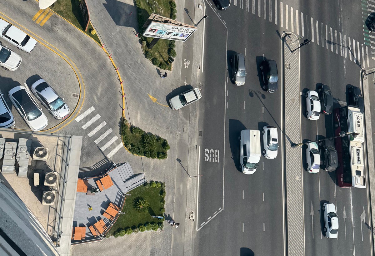 Yol polisindən növbəti kuryoz qərar: Qanuni manevr edən sürücü cərimələndi - FOTO