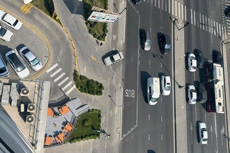 Yol polisindən növbəti kuryoz qərar: Qanuni manevr edən sürücü cərimələndi - FOTO