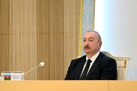 İlham Əliyevə “Axaltəkə” atı hədiyyə edildi