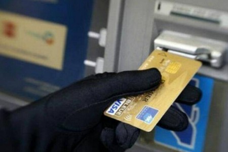 Bakıda bank kartlarından oğurluq edən şəxslər saxlanılıb