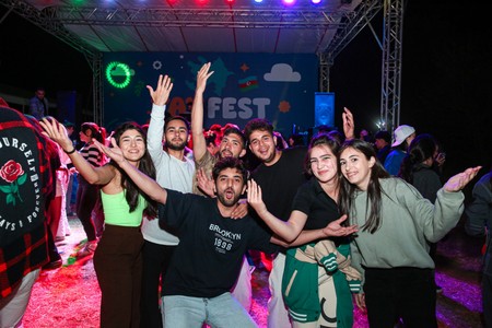 Gənclər “Yay Fest”də bir araya gəliblər