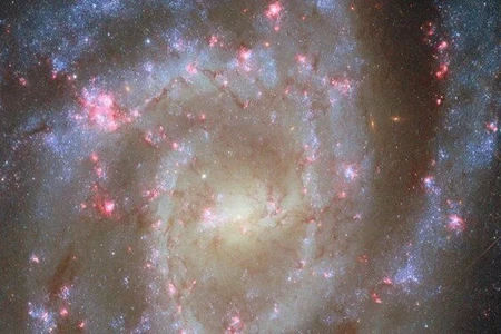 Hubble teleskopu heyrətamiz görüntü qeydə alıb
