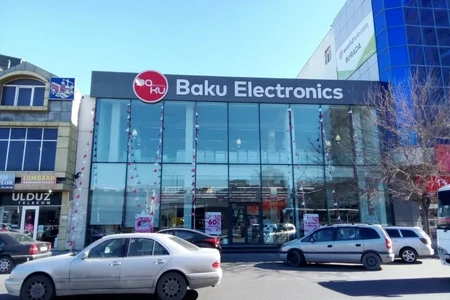 Baku Electronicsin filialında get-gəl: Ayaq üstə gözləmək məcburiyyətində qalıram