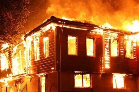 Bakıda iki otaqlı evdə yanğın oldu