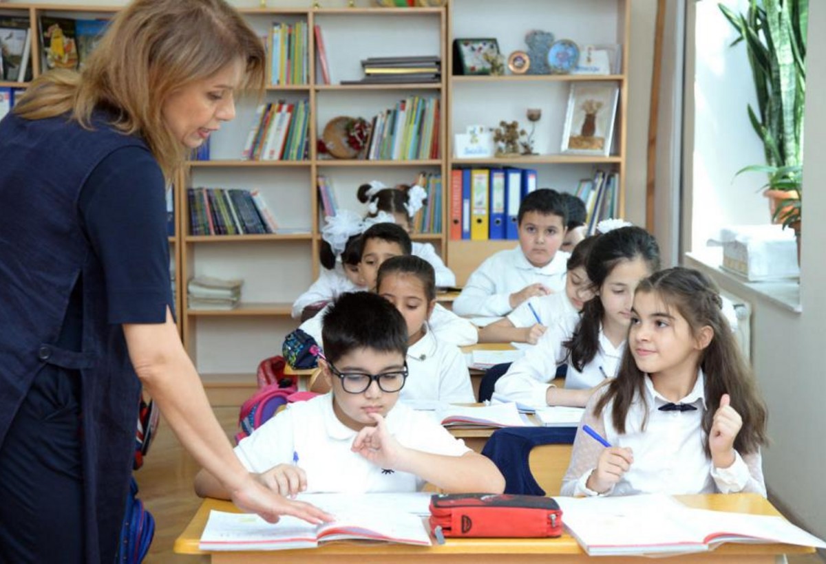 Ümumtəhsil müəssisələrində yeni dərsliklər tədris olunacaq