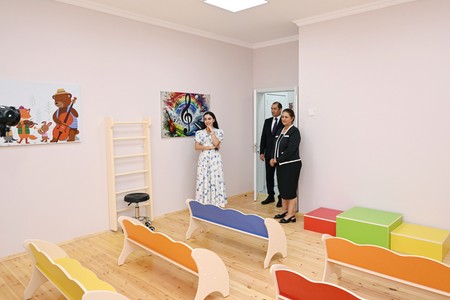 Leyla Əliyeva Şamaxıda inşa olunan körpələr evi-uşaq bağçalarının açılışında iştirak edib