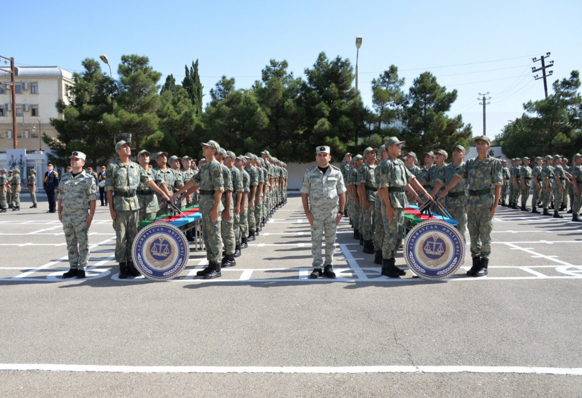 Həqiqi hərbi xidmətə çağırılmış gənc əsgərlərin andiçmə mərasimi keçirilib