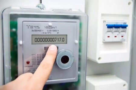 Elektrik sayğacını dəyişən kimi işıq pulu 5 dəfə çox yazmağa başladı - VİDEO