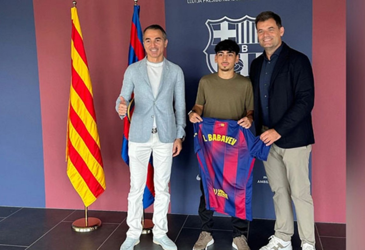 Azərbaycan futbolçusu “Barselona” ilə müqavilə imzaladı