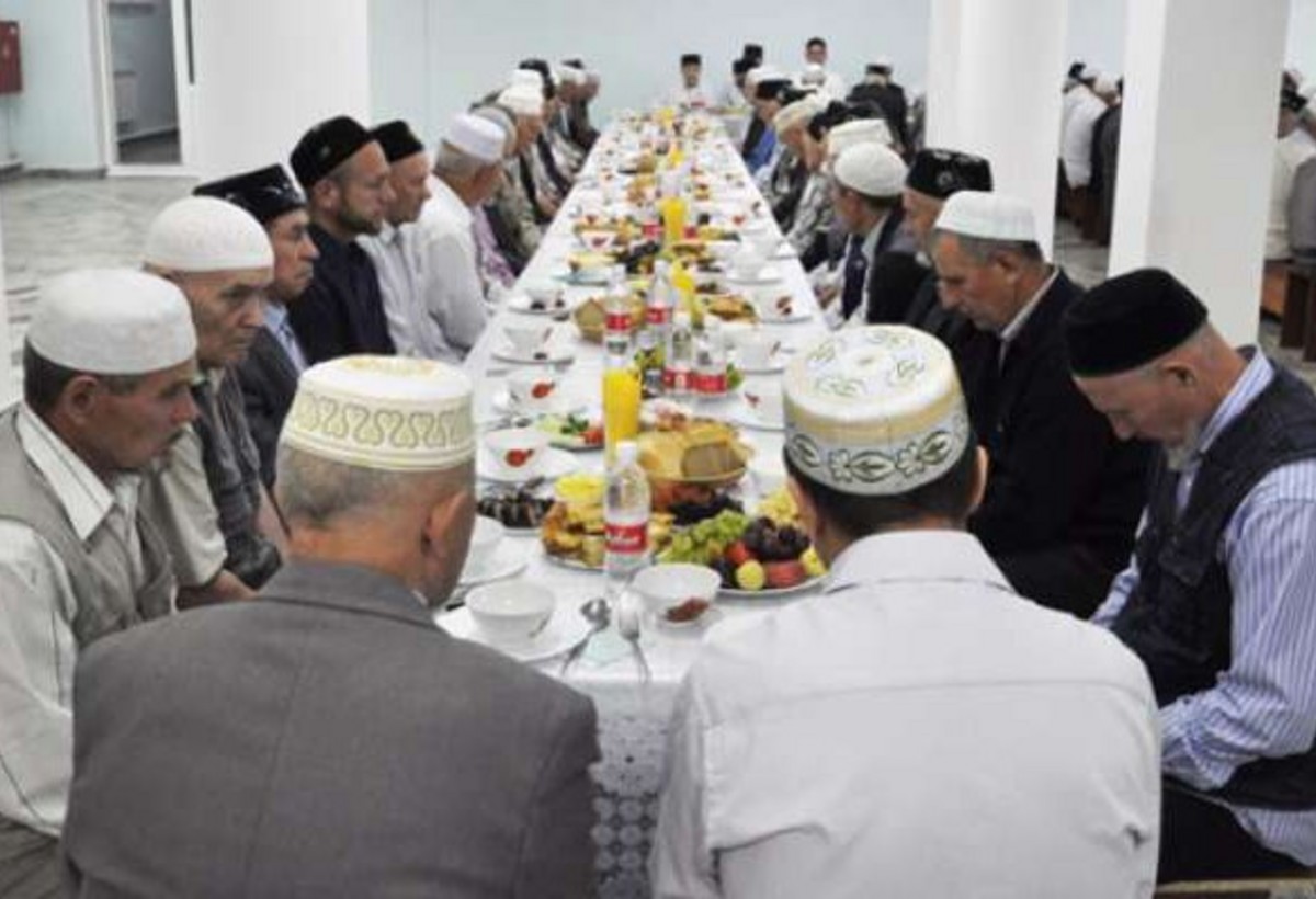 Azərbaycanın daha bir rayonunda dəbdəbəli yas mərasimlərinin ləğvi müzakirə olunur