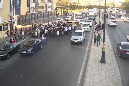Bakıda avtomobil piyadanı vurub, yolda sıxlıq yaranıb