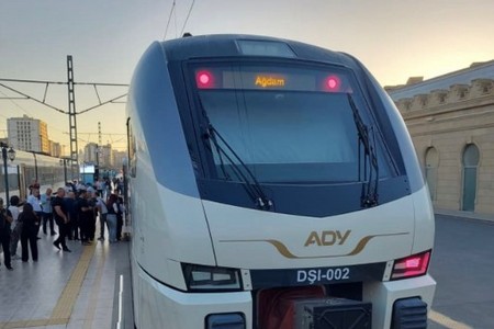 Hörmətli sərnişinlər, Bakı-Ağdam qatarı yola düşür... - REPORTAJ