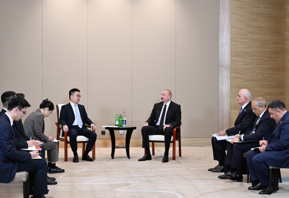 Prezident İlham Əliyev Tiencində Sichian Sunsync Photovoltaic Technology Co şirkətinin təsisçisi və sədri ilə görüşüb - FOTO