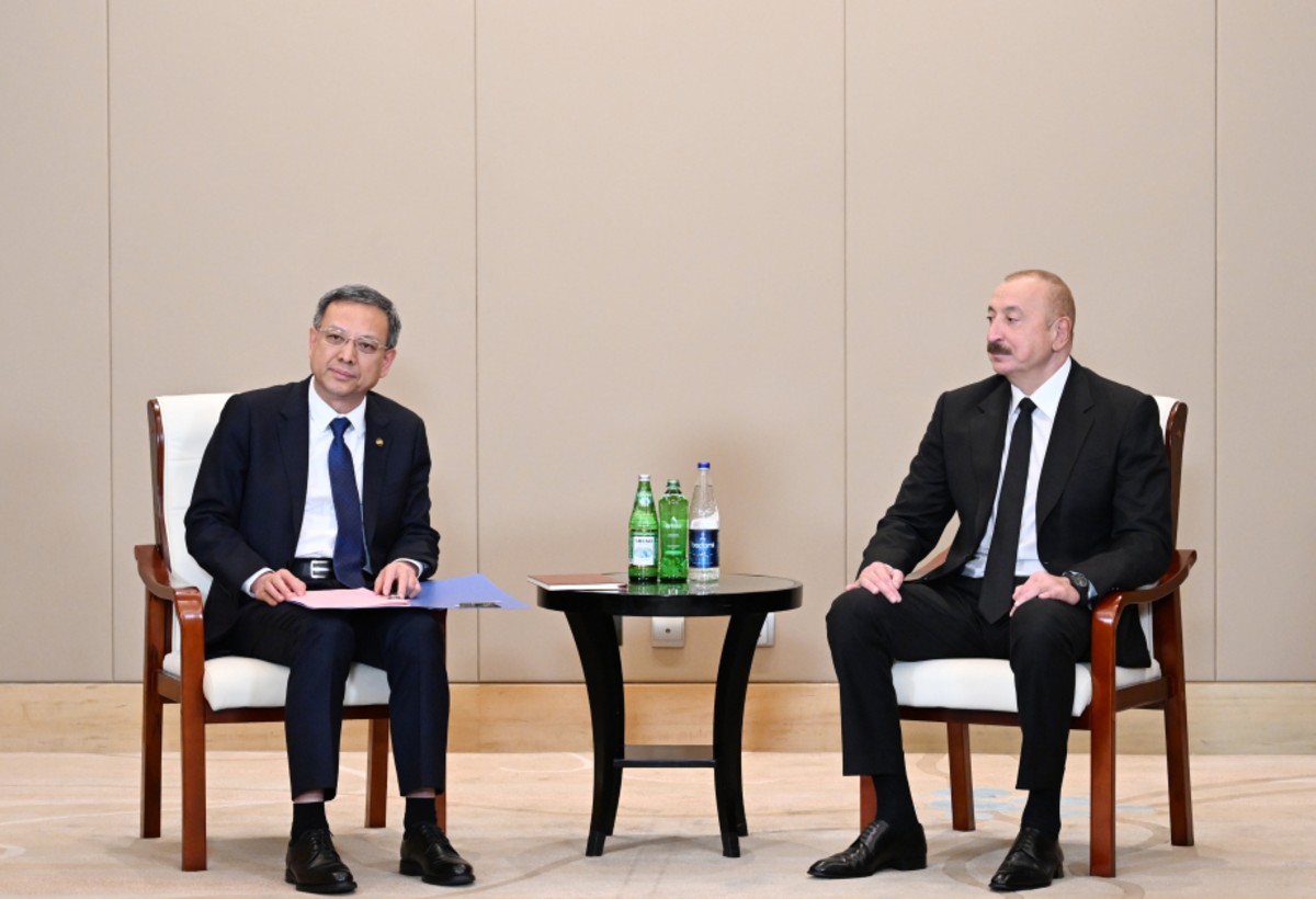 İlham Əliyev Tiencində China Energy Engineering Corporation Limited şirkətinin rəhbəri vəzifəsini icra edən Ni Cen ilə görüşüb - FOTO