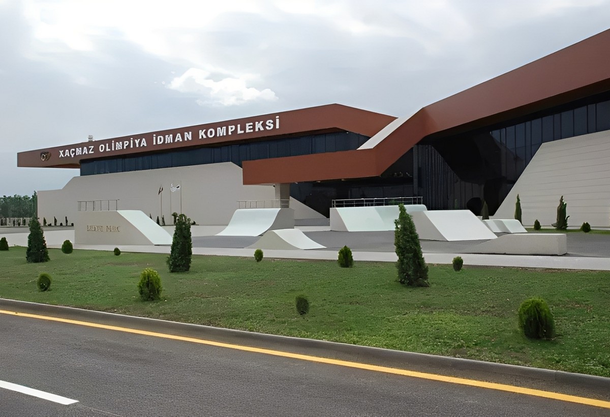 Xaçmaz Olimpiya İdman Kompleksinin yaxınlığında yanğın baş verib - FOTO