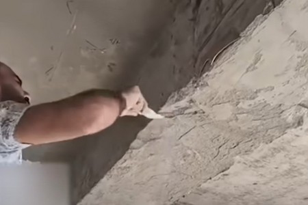 Xırdalandakı binada təhlükə siqnalı – dayaqlar ovulur, armaturlar üzə çıxır - VİDEO