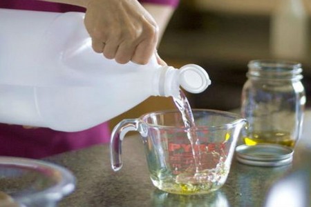 Avqust ayında 4 nəfər sirkə turşusu zəhərlənmədən dünyasını dəyişib