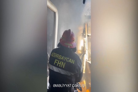 Bakıda yaşayış binasında yanğın olub, 12 nəfər təxliyə edilib - VİDEO