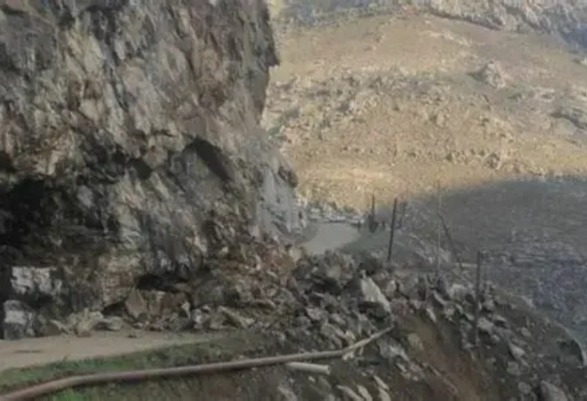 Gədəbəydə 55 yaşlı kişi kəklikotu yığarkən qayadan yıxılıb öldü