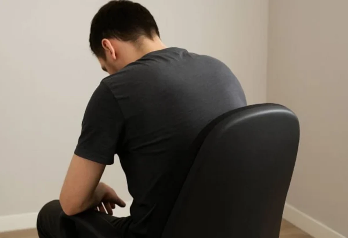 6 saatdan çox oturan hər kəsin NƏZƏRİNƏ
