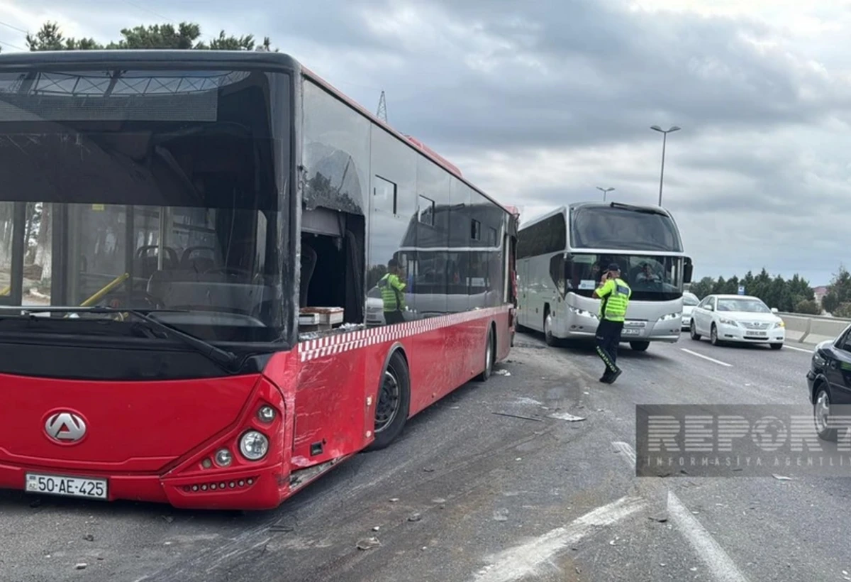 Bakı-Quba yolunda yük maşını ilə sərnişin avtobusu toqquşub, xəsarət alanlar var