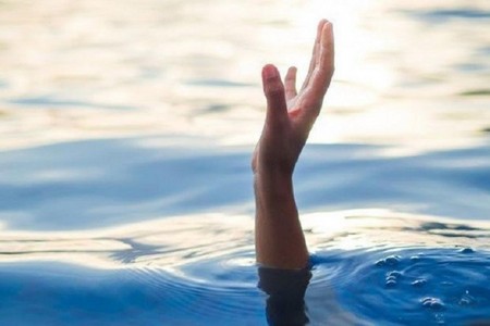 Sumqayıtda ahıl kişi dənizdə batıb