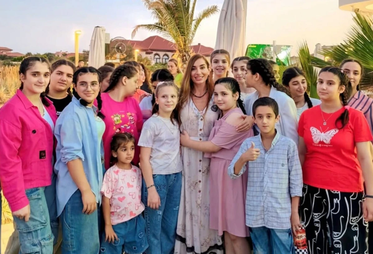 Arzu Əliyeva sosial qayğıya ehtiyacı olan uşaqların Sea Breezedə istirahətini təşkil edib