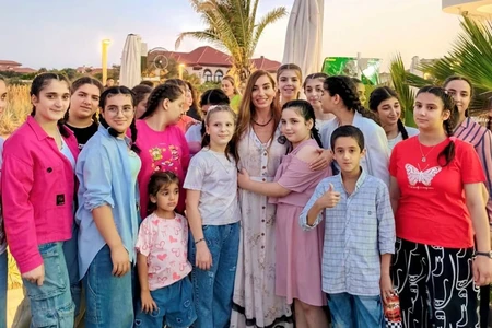 Arzu Əliyeva sosial qayğıya ehtiyacı olan uşaqların Sea Breezedə istirahətini təşkil edib