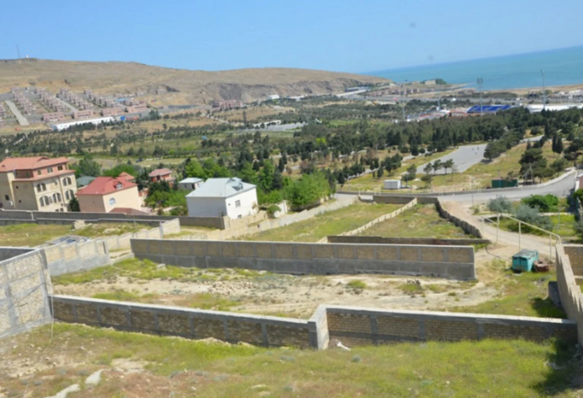 Bakıda torpaq sahəsi yeni və köhnə tikili mənzillərdən daha çox bahalaşır – ARAŞDIRMA - İNFOQRAFİKA