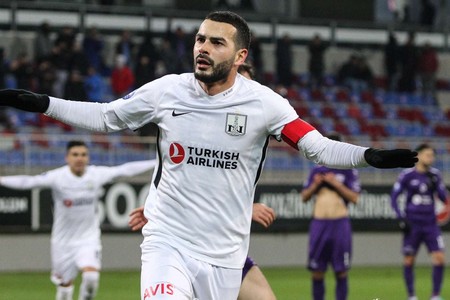 Emin Mahmudov Azərbaycan millisində tarixi rekorda imza atdı