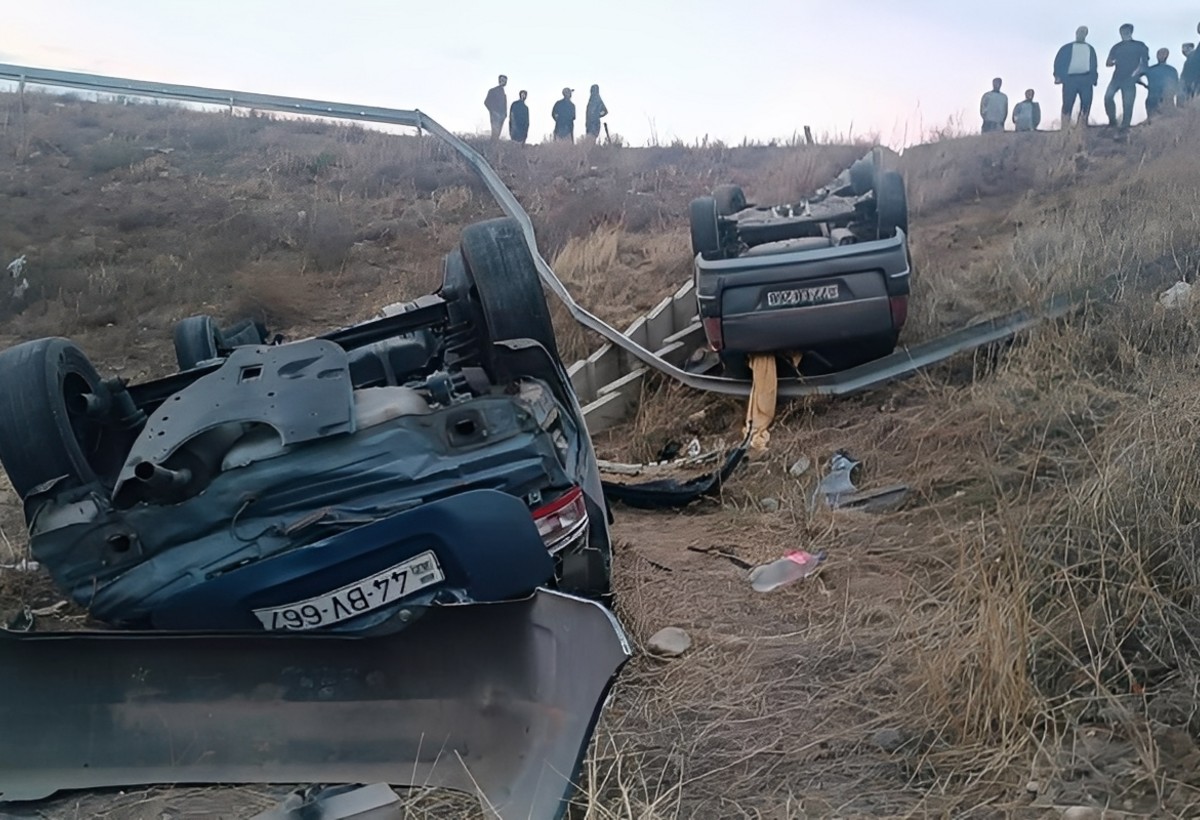 Tovuzda iki maşın körpüdən AŞDI: Yaralılar var - FOTO