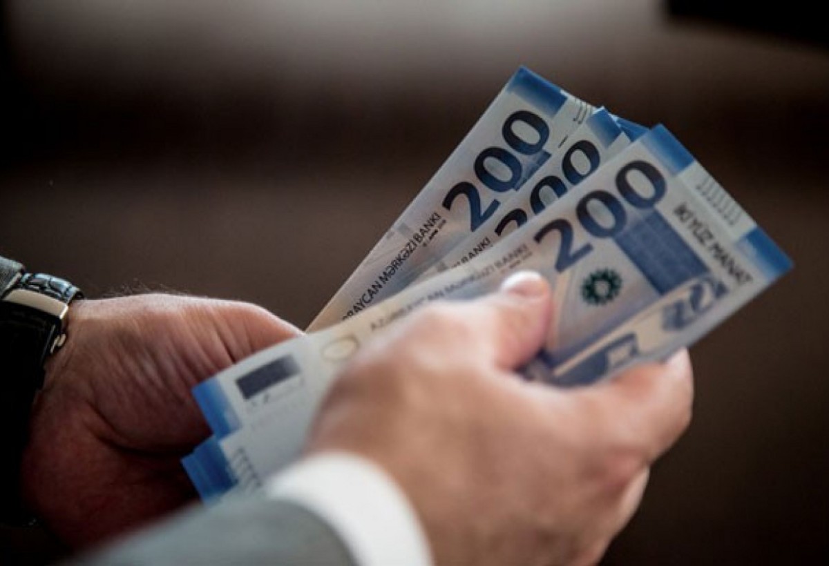 Orta aylıq əməkhaqqı 1100 manata çatır