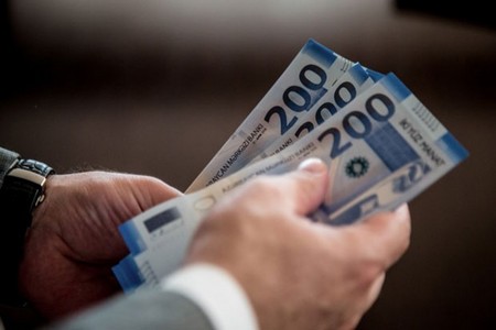 Orta aylıq əməkhaqqı 1100 manata çatır
