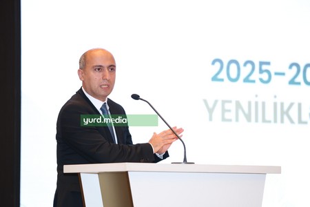 Dərsliklərdəki uyğunsuzluqlar nazirliyin nöqsanı deyil - Emin Əmrullayev