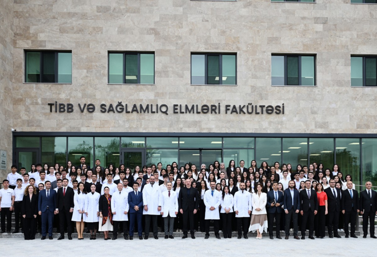 İlham Əliyev Qarabağ Universitetinin Klinikası binasının və tədris korpusunun açılışında iştirak edib