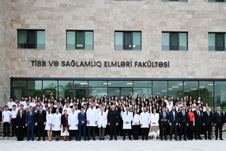 İlham Əliyev Qarabağ Universitetinin Klinikası binasının və tədris korpusunun açılışında iştirak edib