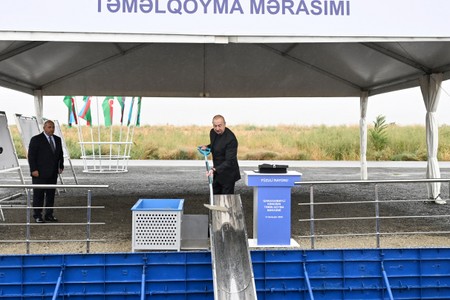 Füzuli rayonunun Qaraxanbəyli kəndinin təməlini qoyulub
