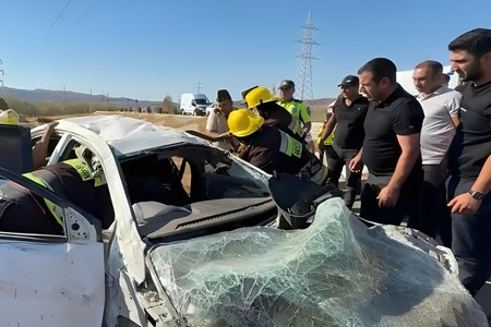 Naxçıvanda sürücü ağır qəzadan sonra xilas edilib