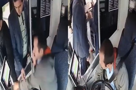 Avtobus sürücüsü ödəniş tələb etdiyinə görə DÖYÜLDÜ - VİDEO