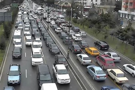 Hazırda paytaxtın 8 prospektində və 12 küçəsində svetoforlara “yaşıl dalğa” rejimi tətbiq edilir - NİİM