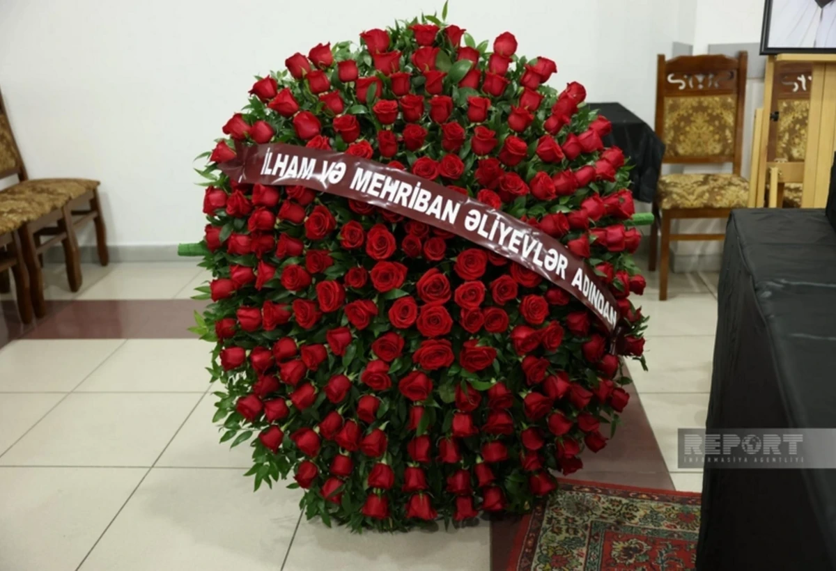 Prezident və birinci xanım Xalq artisti Hacı Murad Yagizarovun vida mərasiminə əklil göndəriblər