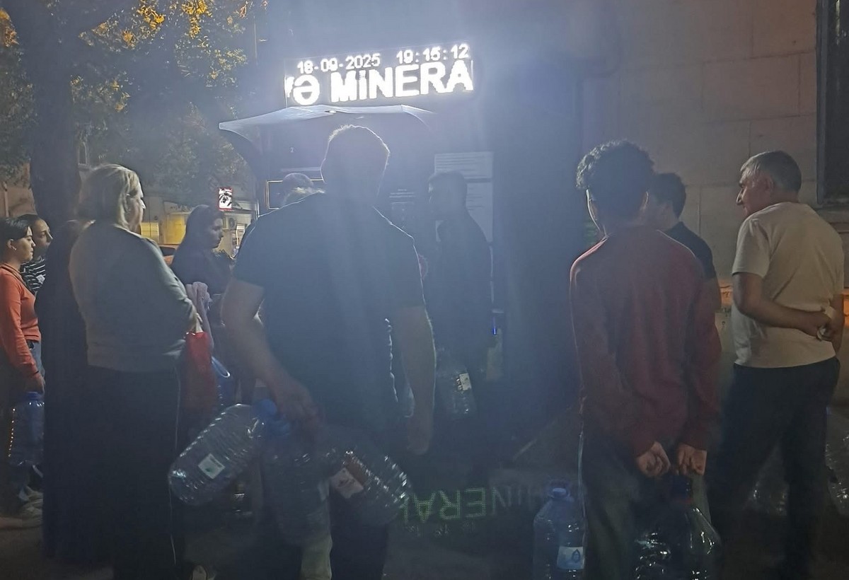 Bakıda susuzluq: Marketlərdə içməli su qalmayıb