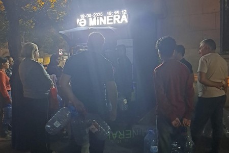 Bakıda susuzluq: Marketlərdə içməli su qalmayıb
