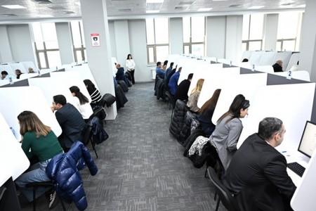 Hakim vəzifəsinə namizədlər üçün test imtahanı keçirilib