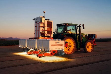 Kənd təsərrüfatında inqilab: 75 işçini əvəz edən lazer robot hazırlandı