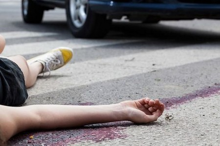 Oğuzda 43 yaşlı kişini vurub qaçan avtomobil axtarılır