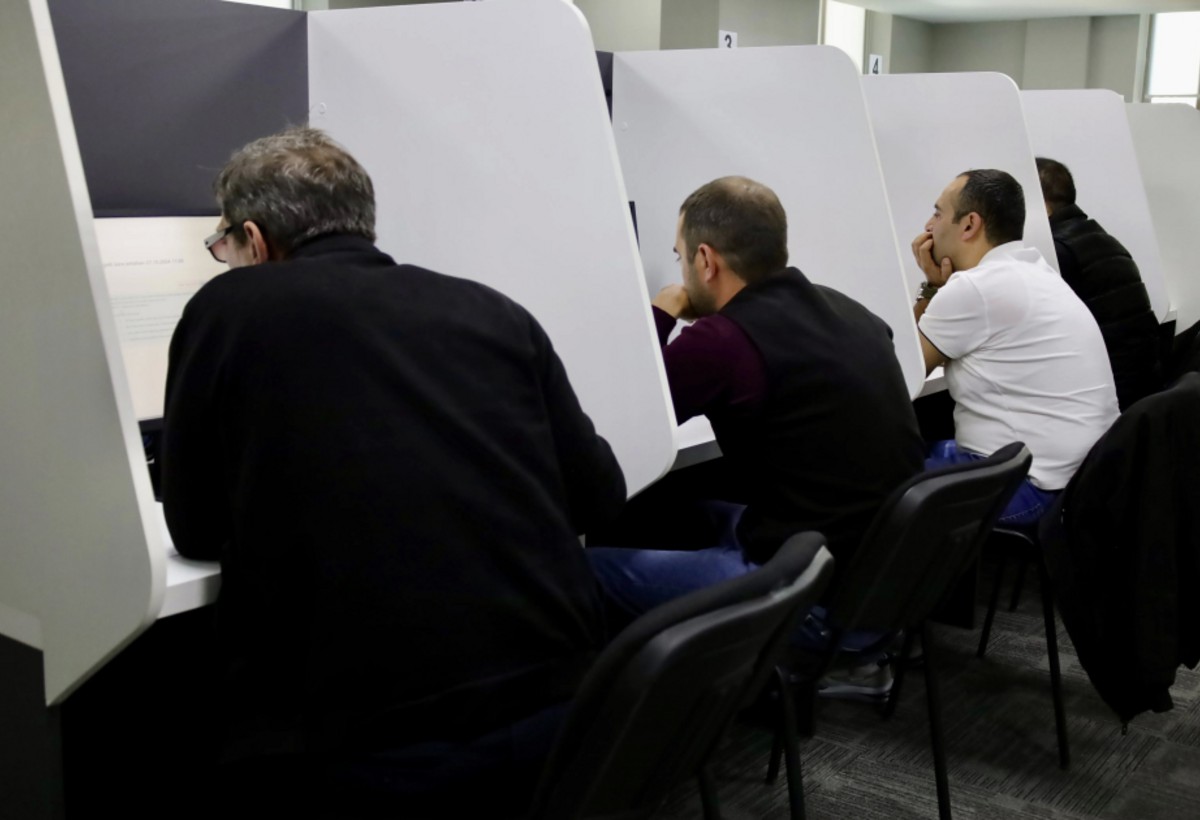 Taksi sürücülərinin 86% imtahanı uğurla verib