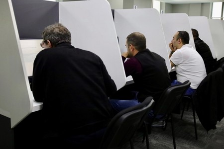 Taksi sürücülərinin 86% imtahanı uğurla verib