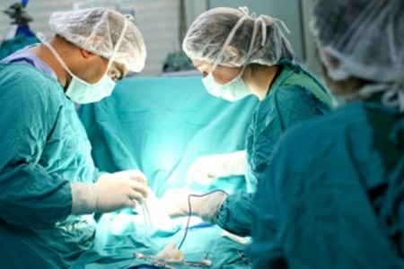 Cərrah seçərkən diqqət edilməli olan kritik faktorlar